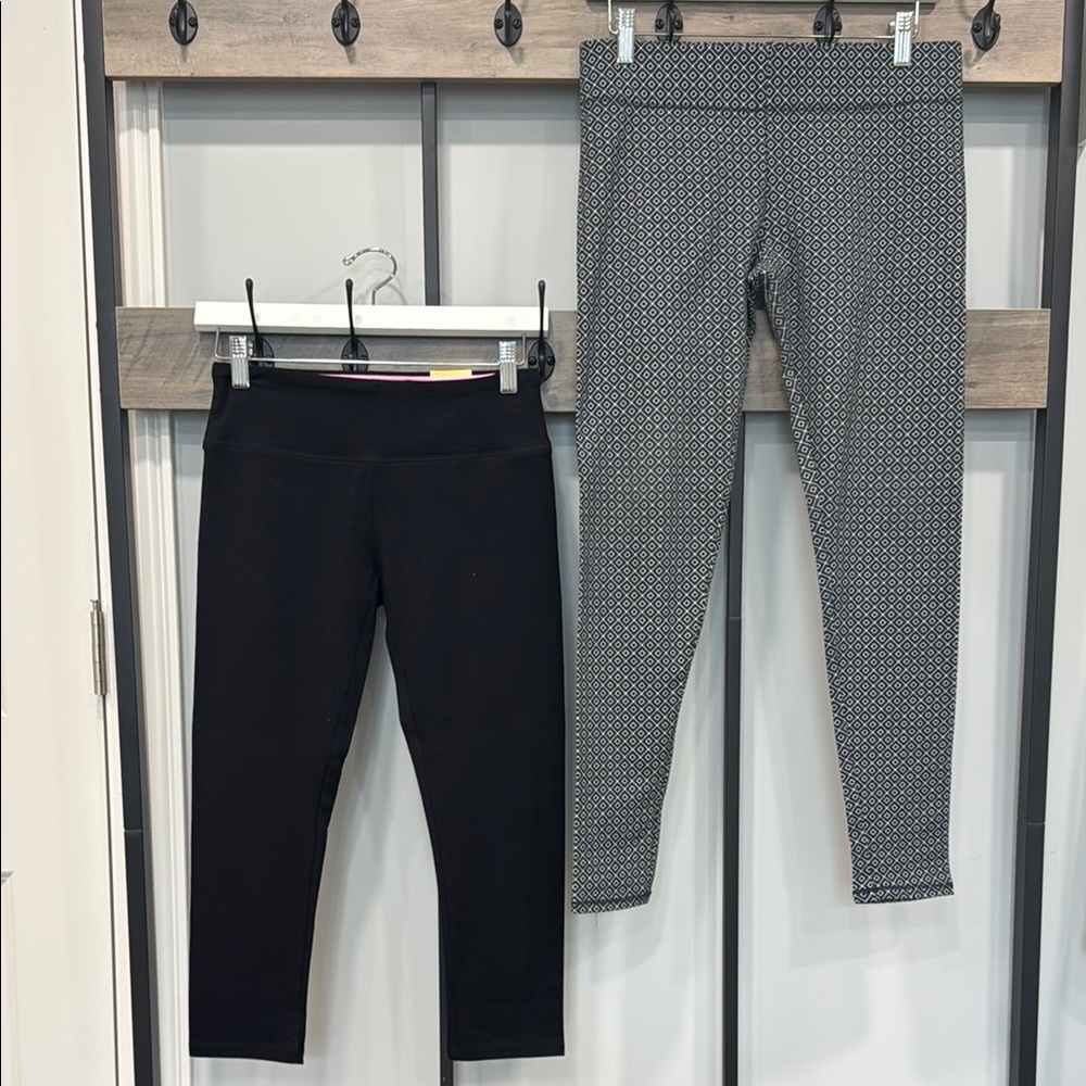 NWOT‼️ Stylish Women’s Black and Gray Leggings